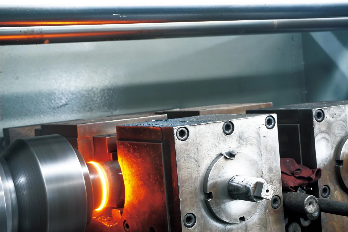 HCIC Hidrolik Silindirler:4 Çekirdekli Tipler ve Özel Çözümler